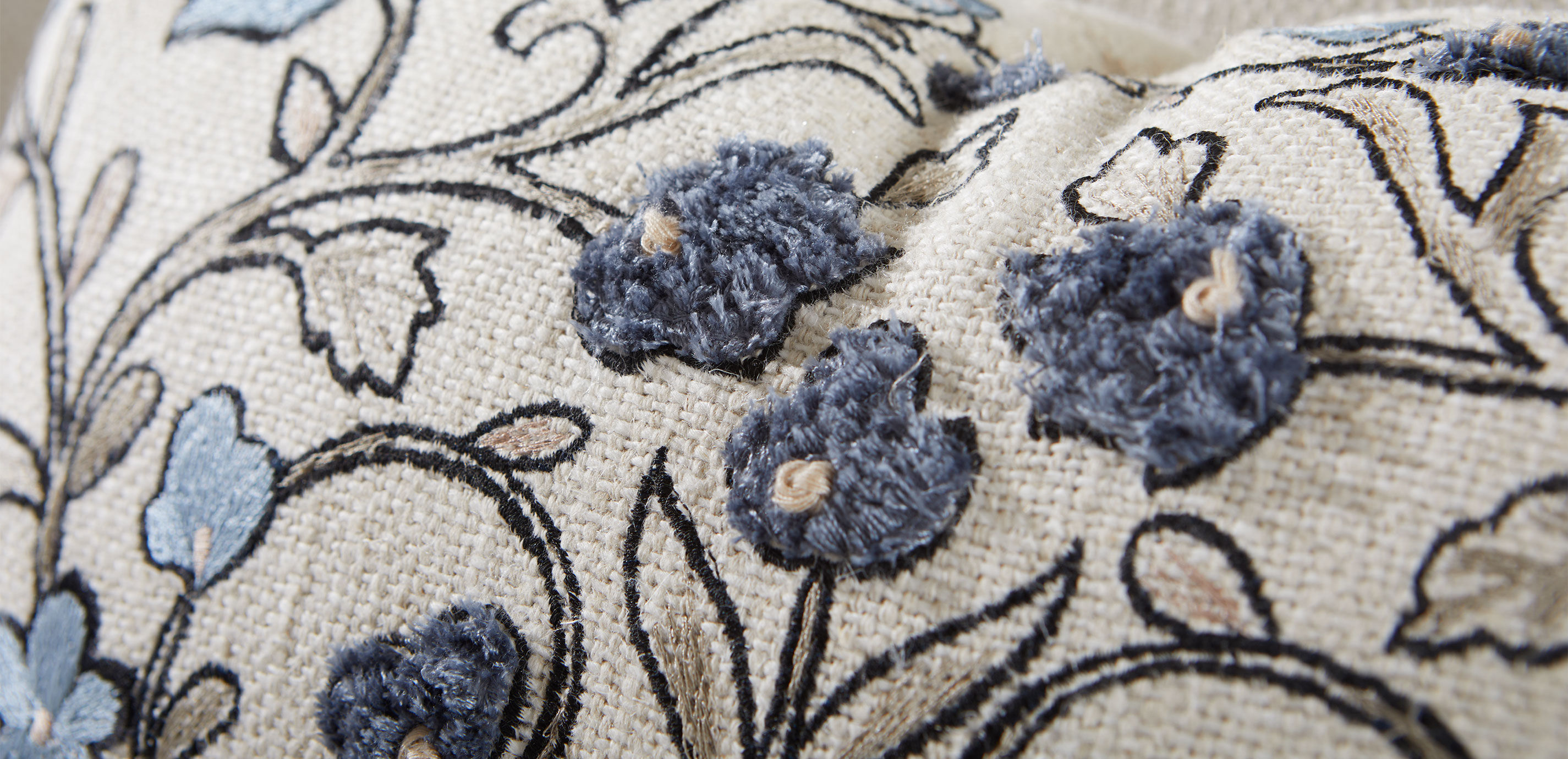 Embroidered Eyelash Fringe Pillow_3