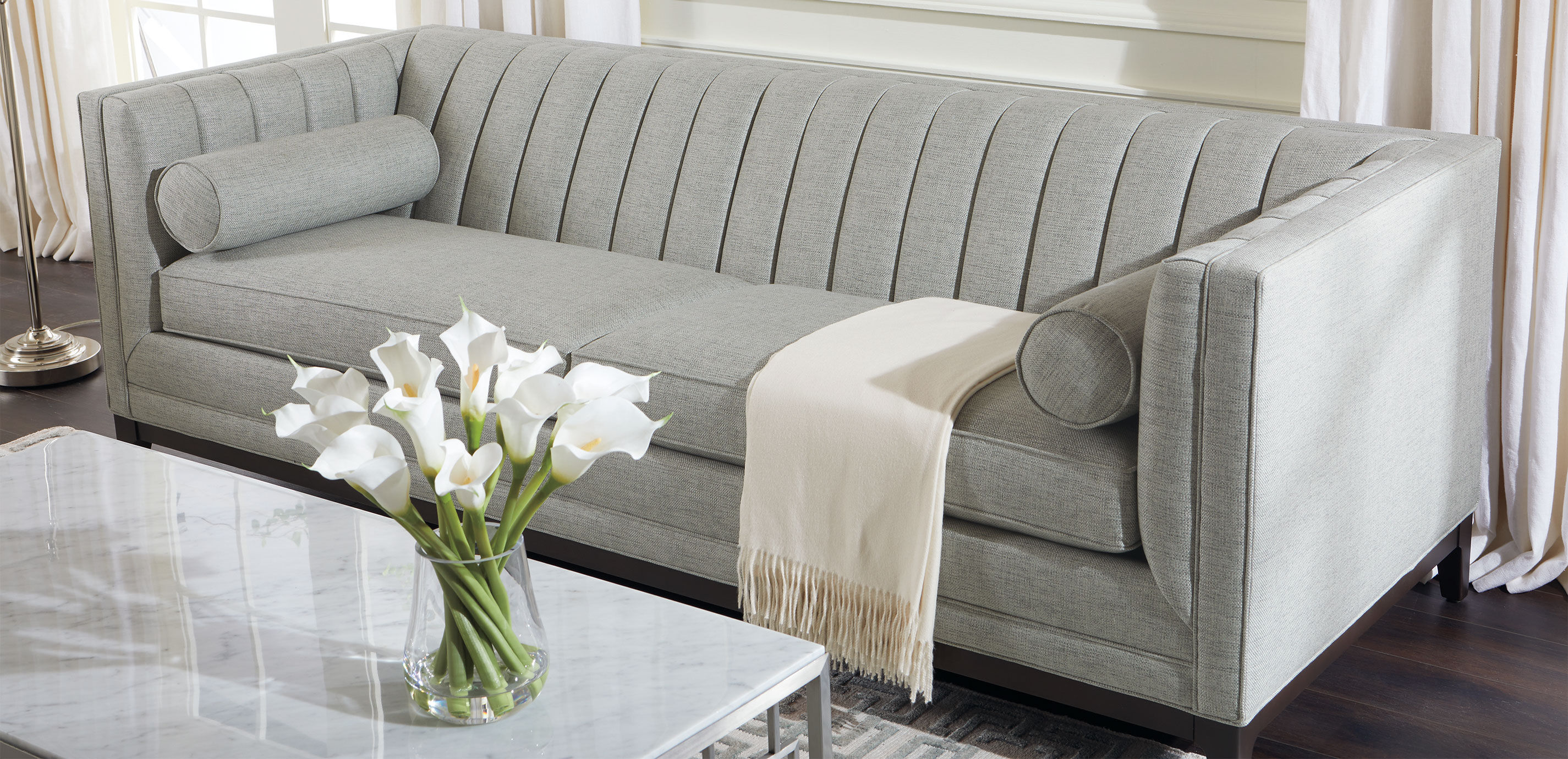 Calla Lily Bouquet in Tapered Glass Vase_8