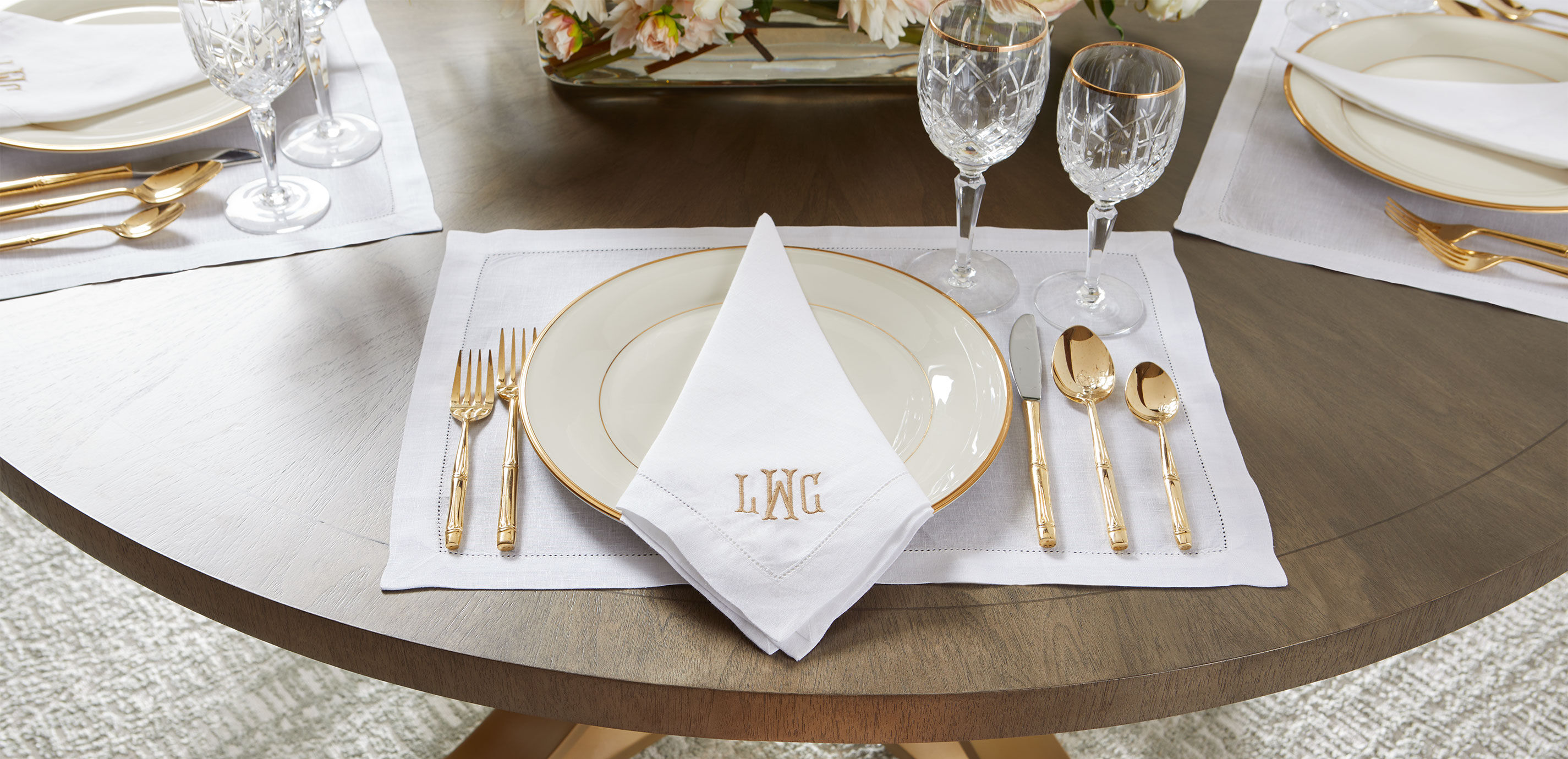 Evansview Round Dining Table_10