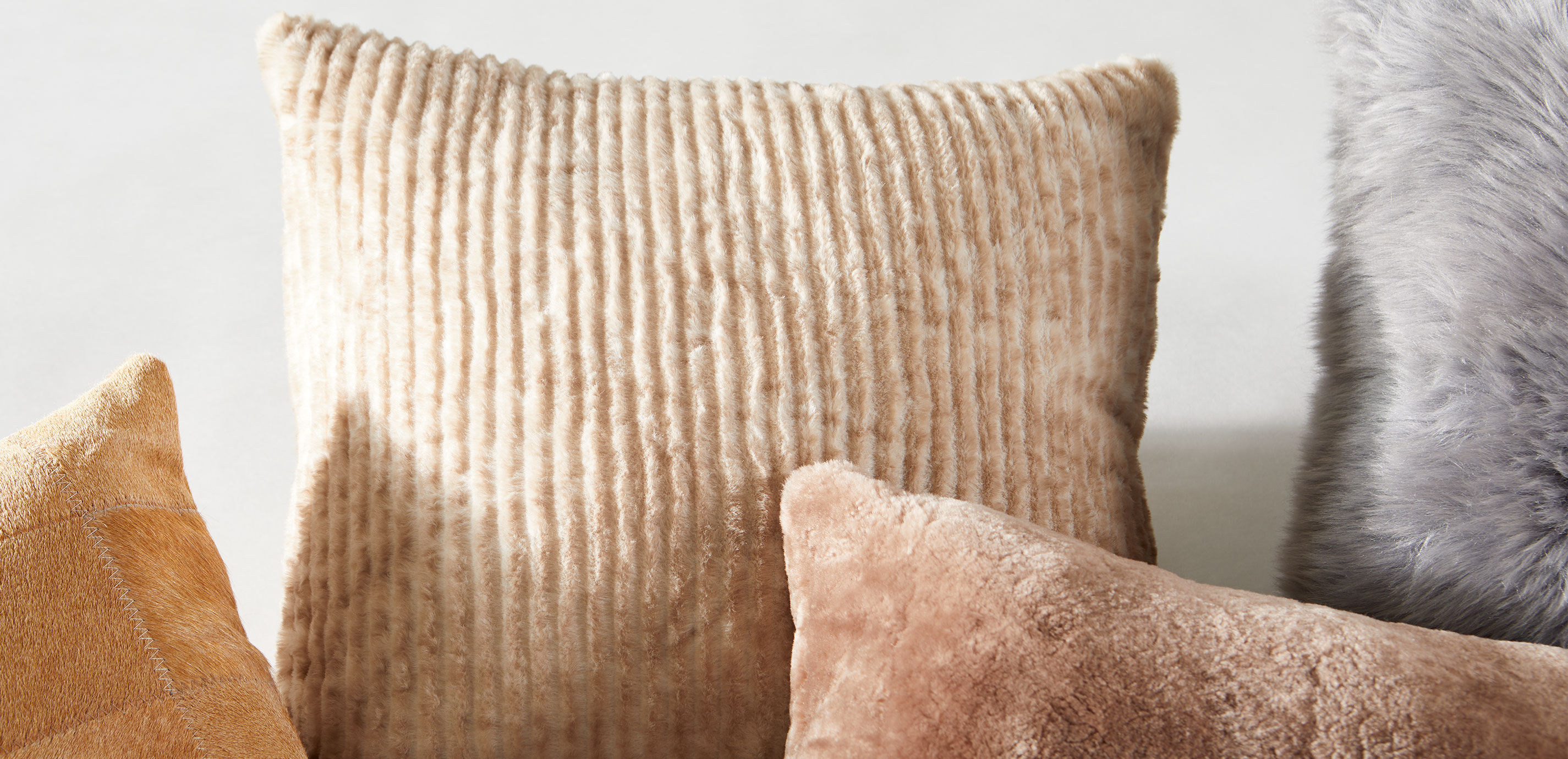 Ribbed Faux Fur Pillow_3