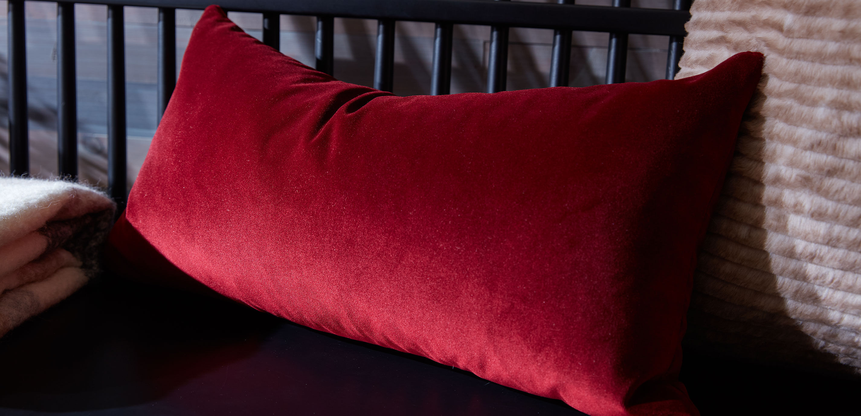 Velvet Lumbar Pillow_1