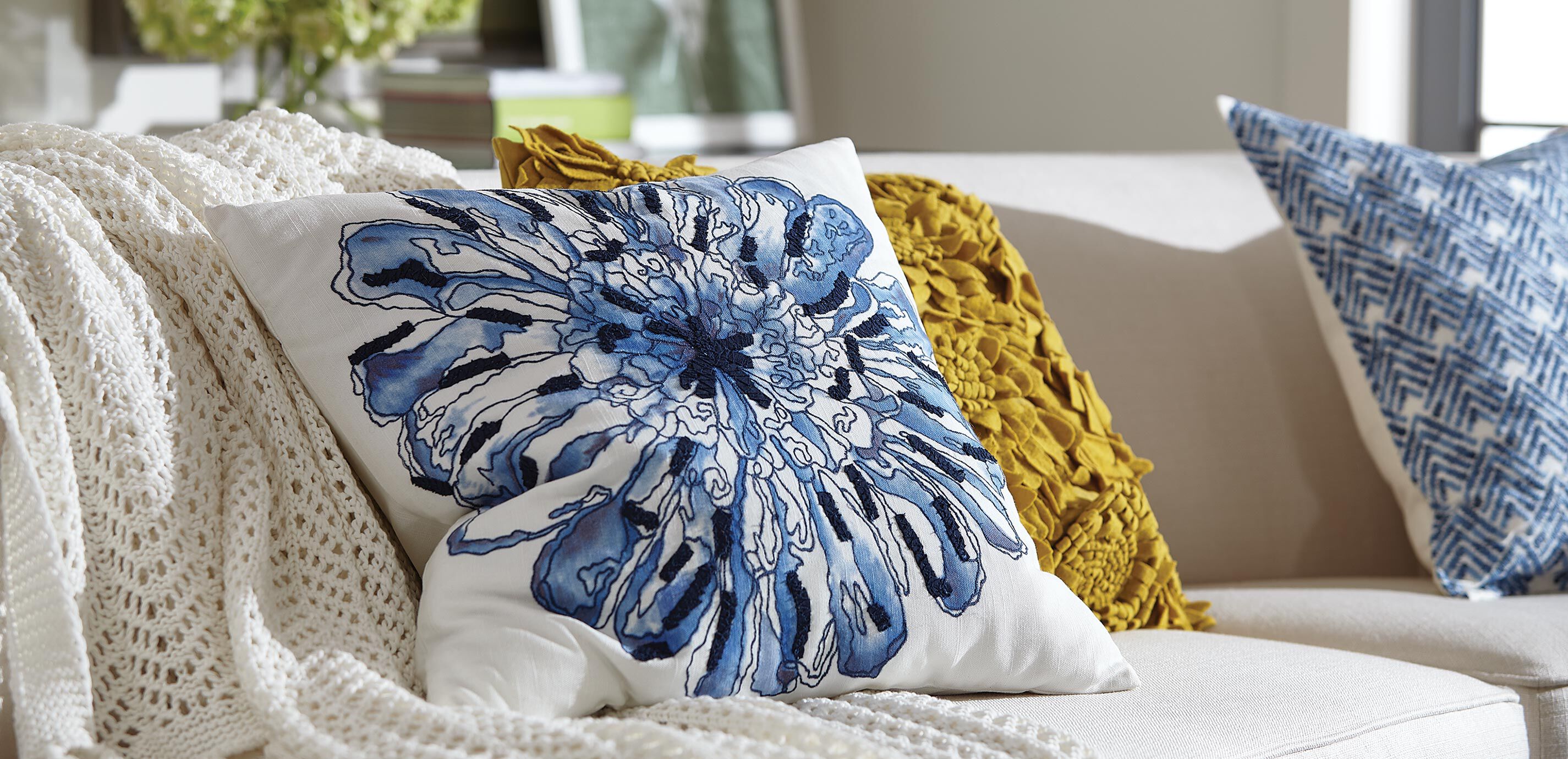 Ethan allen top decorative pillows