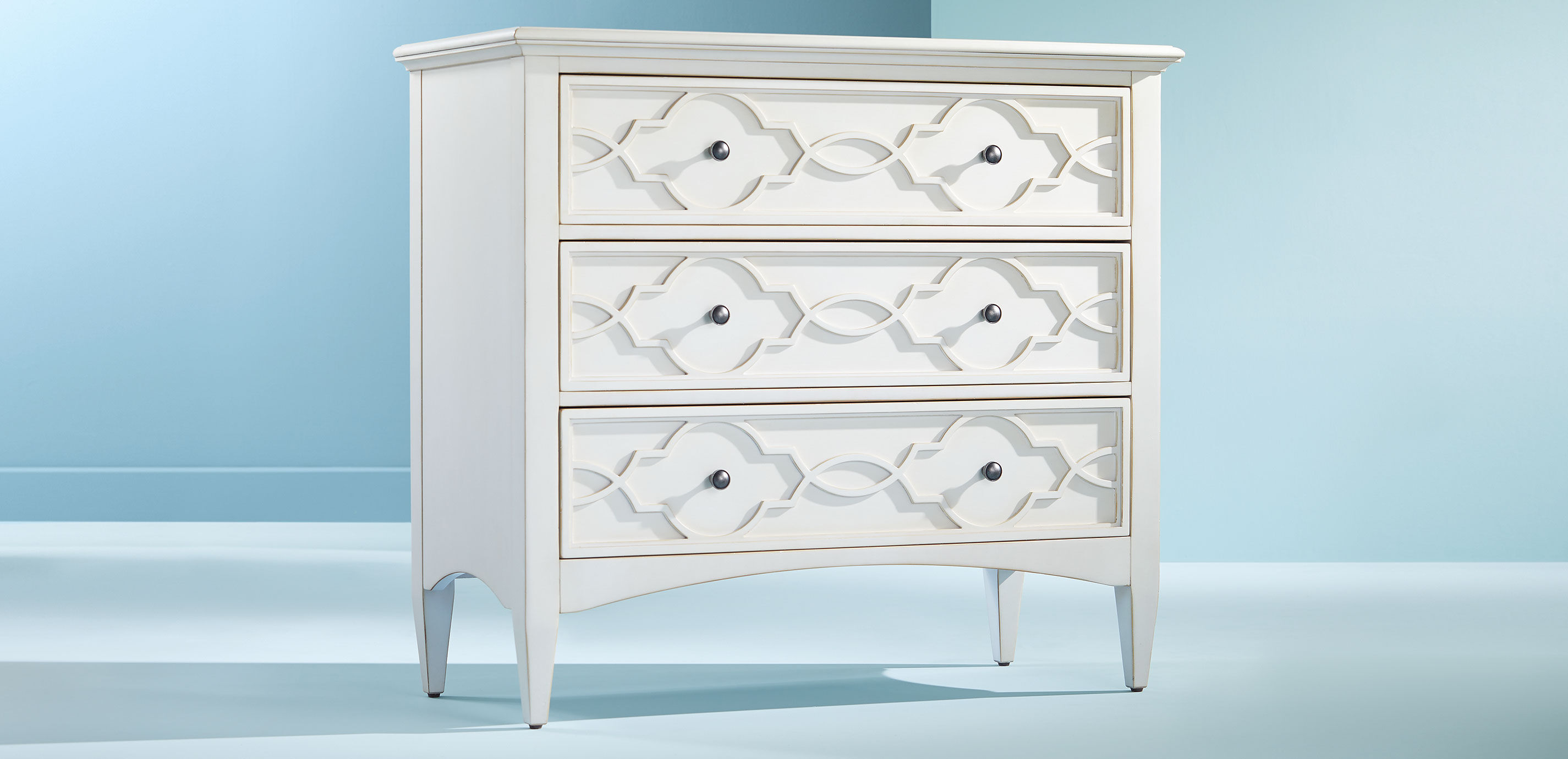 Eveline Three-Drawer Chest_2
