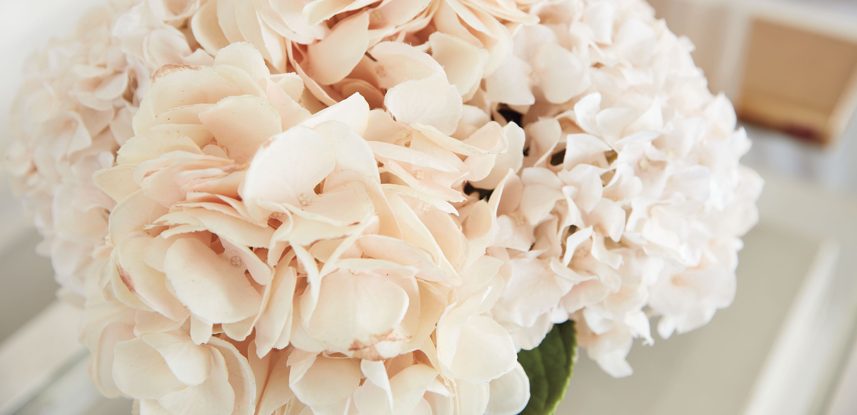 Hydrangea Bouquet in Cut-Glass Vase_6