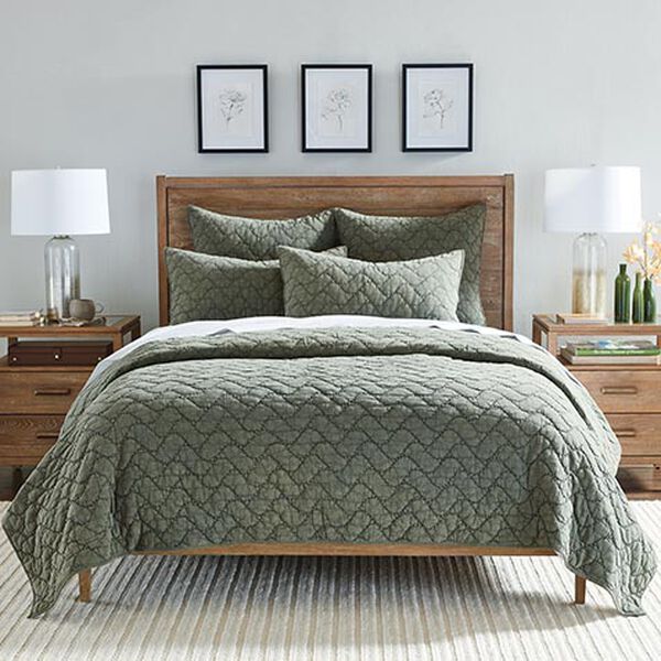 Garment-Dyed Quilt with Chevron Stitch