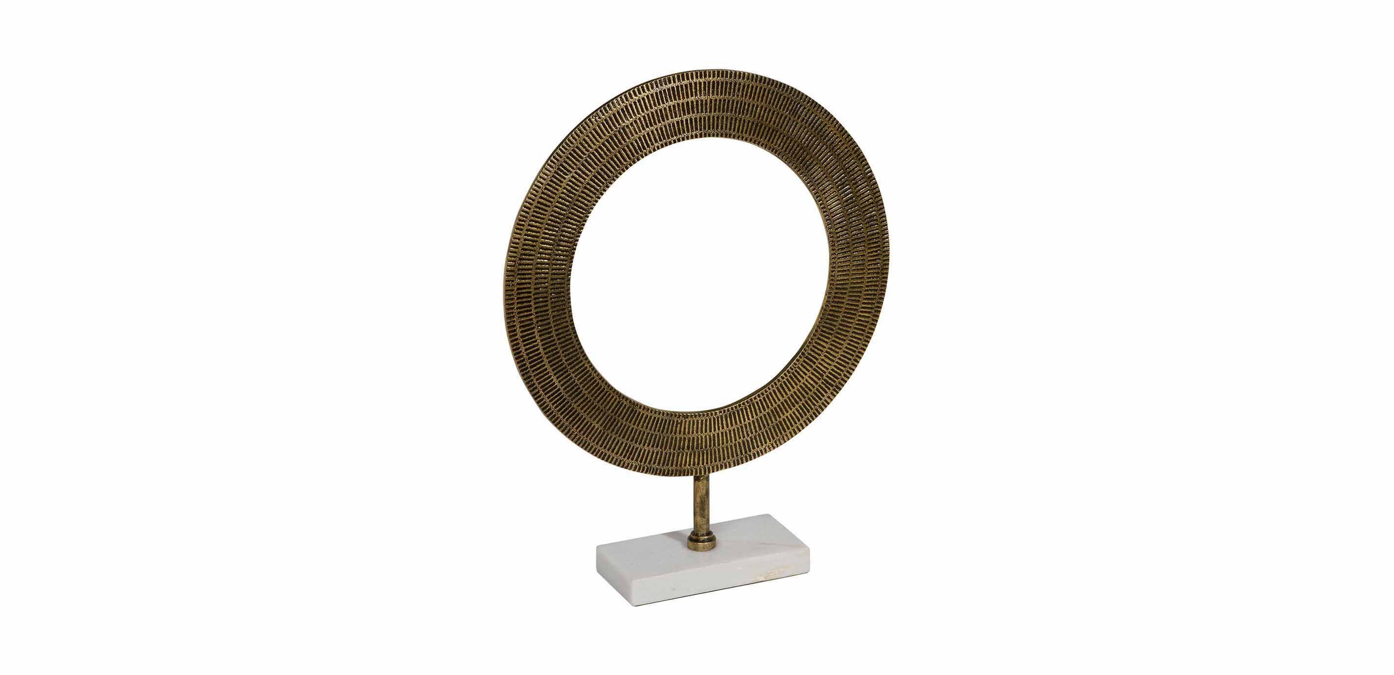 Devika Ring on Stand_1