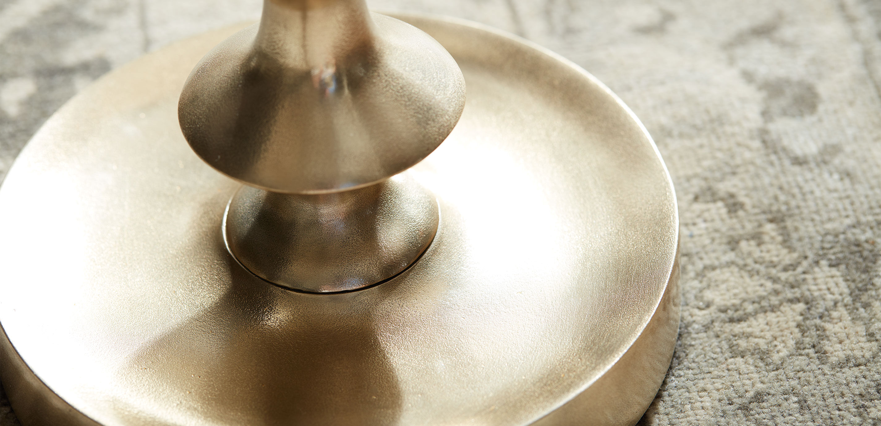 Rinna Pedestal Accent Table_3