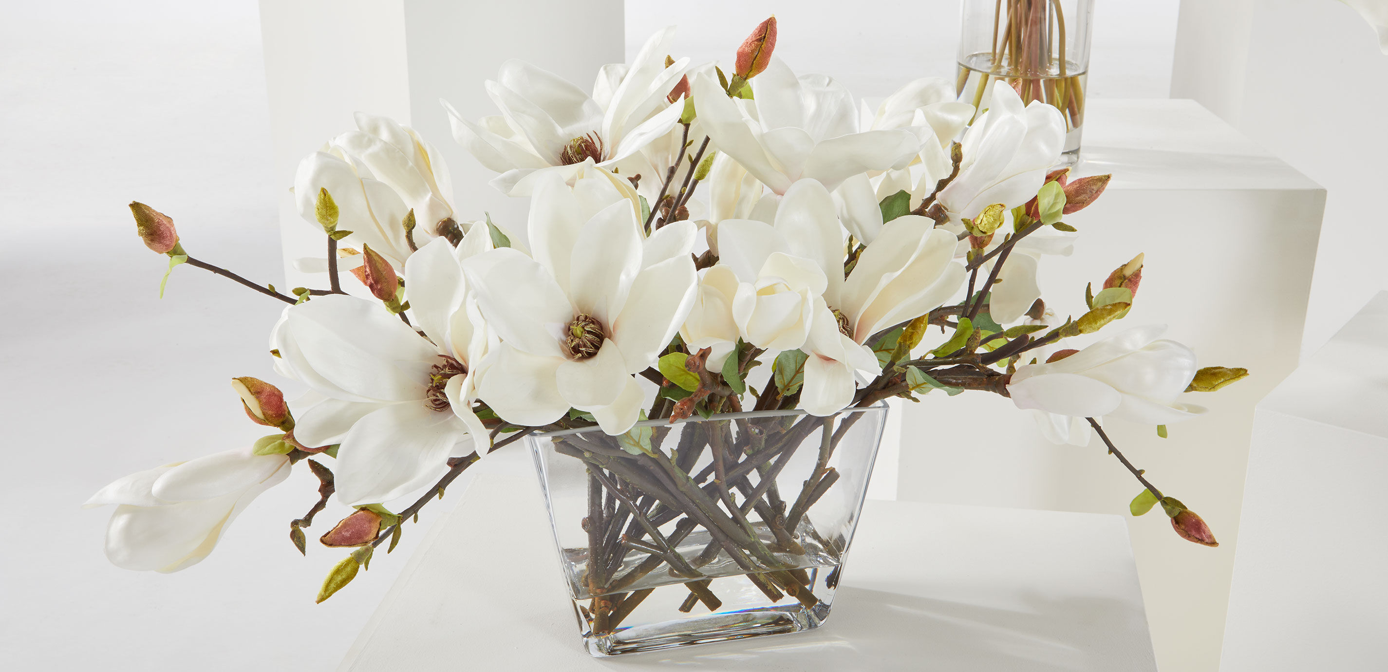 Magnolia Centerpiece in Linear Glass Vase_5