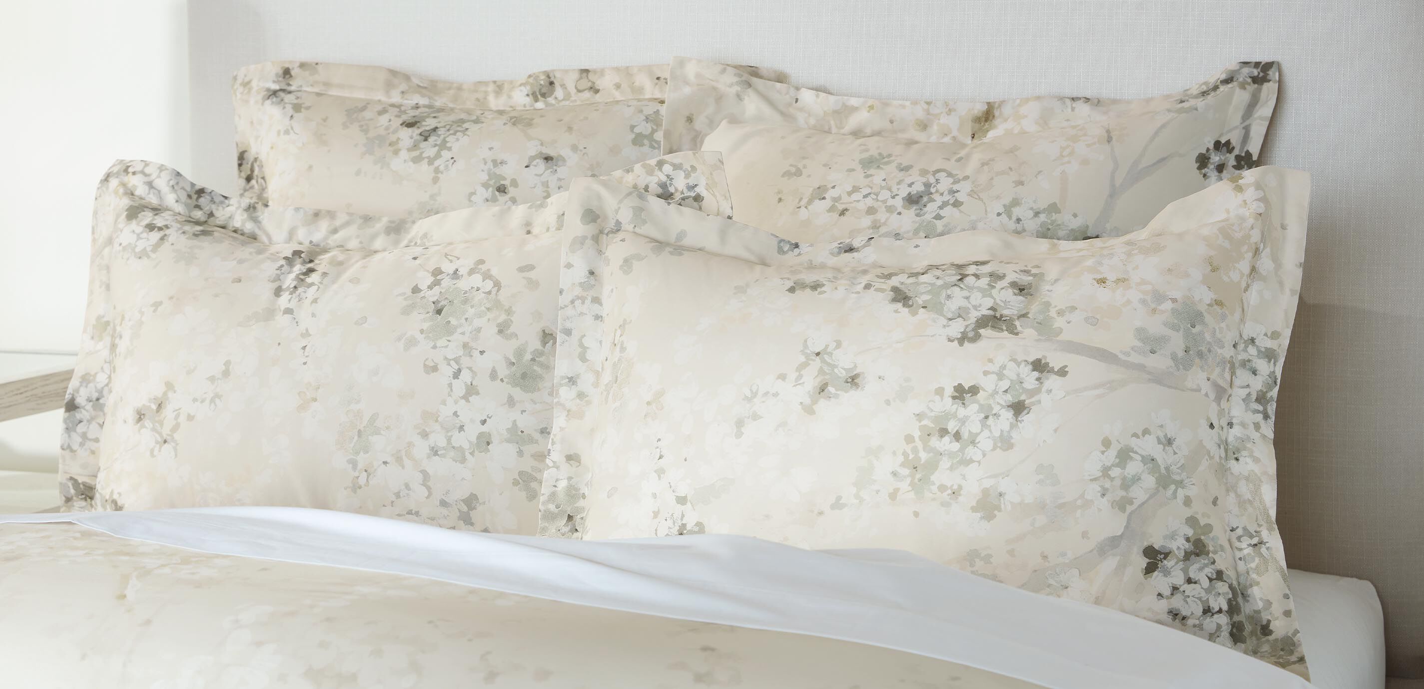 Spring Hana Duvet Cover and Shams Set_2