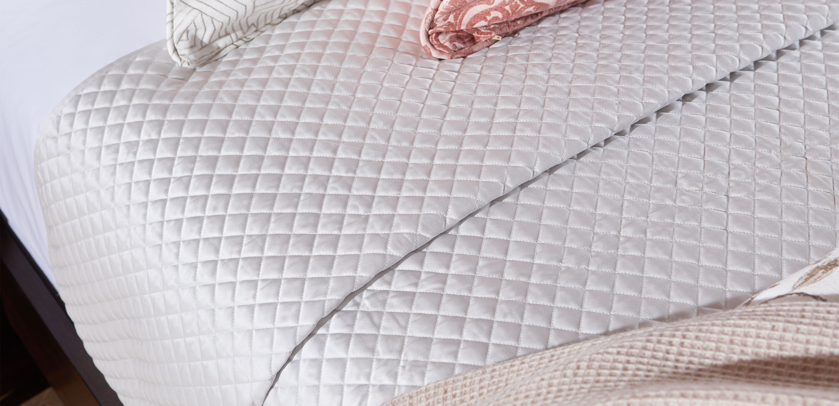 Salena Quilted Coverlet and Shams, Pearl_3