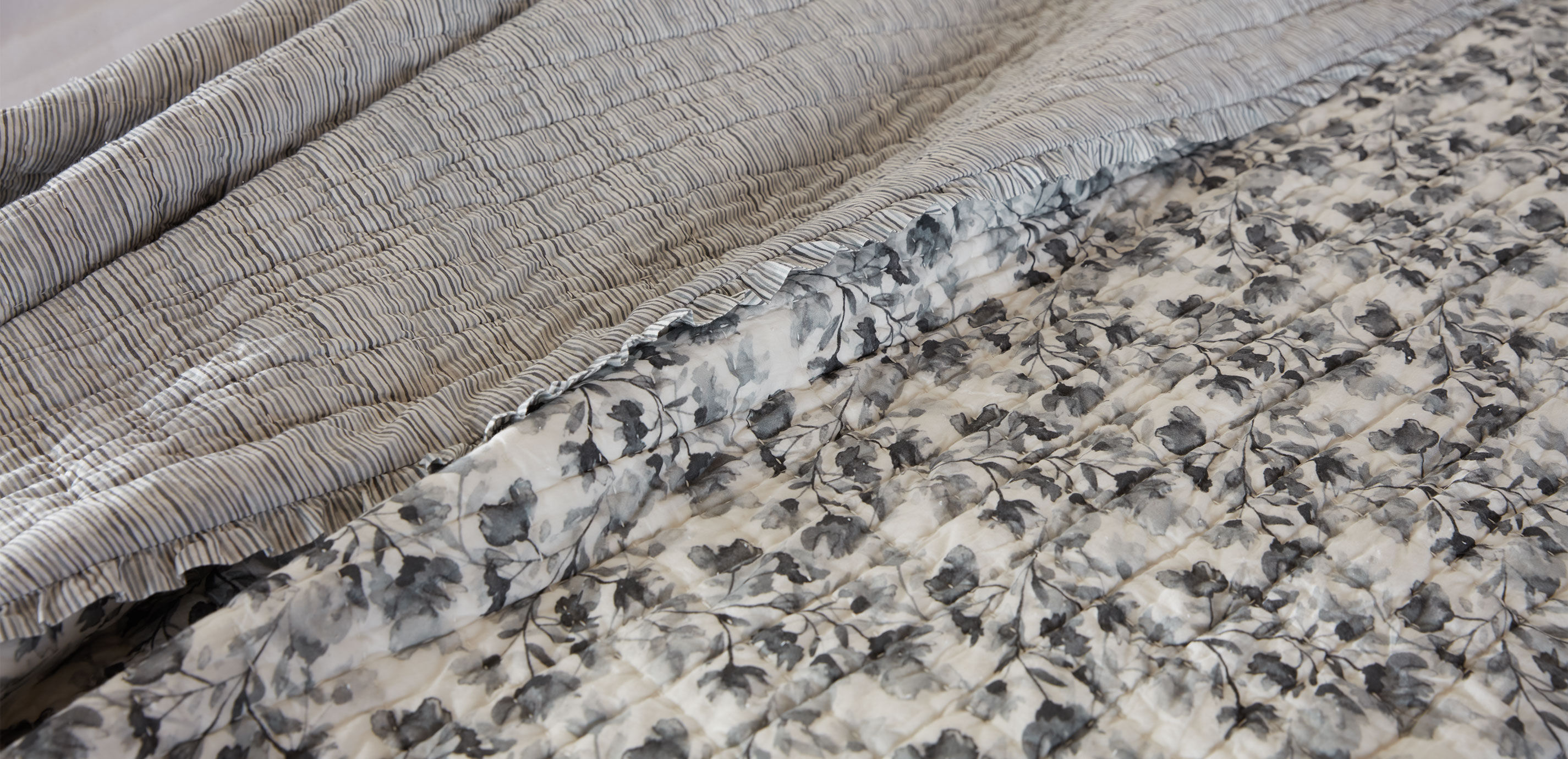 Watercolor Floral Reversible Quilt and Shams Set_4