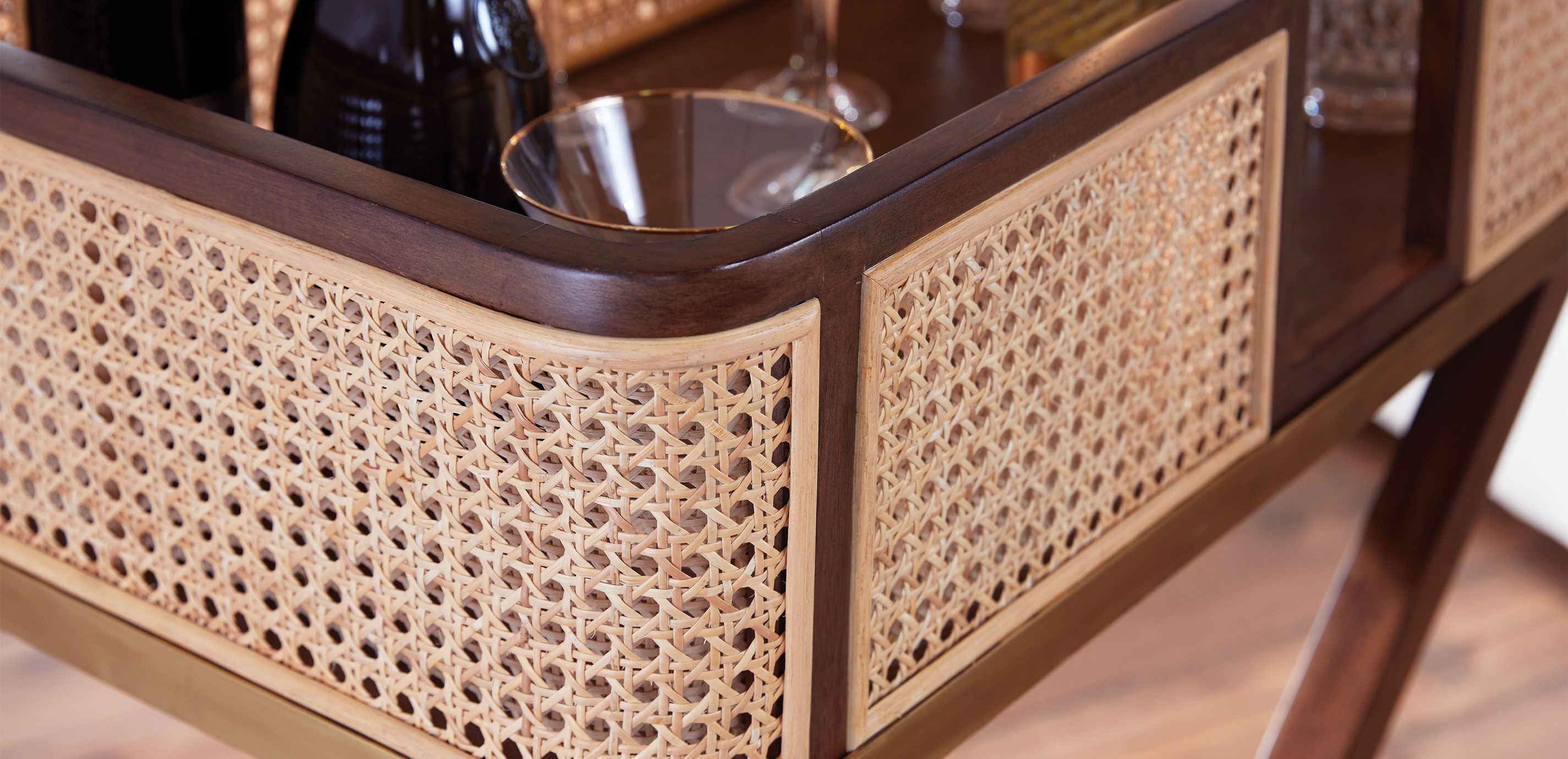 Lamontagne Natural Cane Bar Stand_12