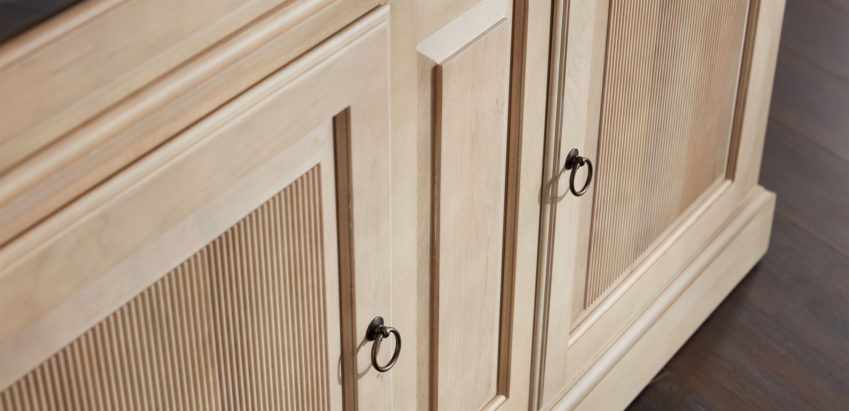 Davos Four-Door Wood Buffet with Breakfront Detail_10