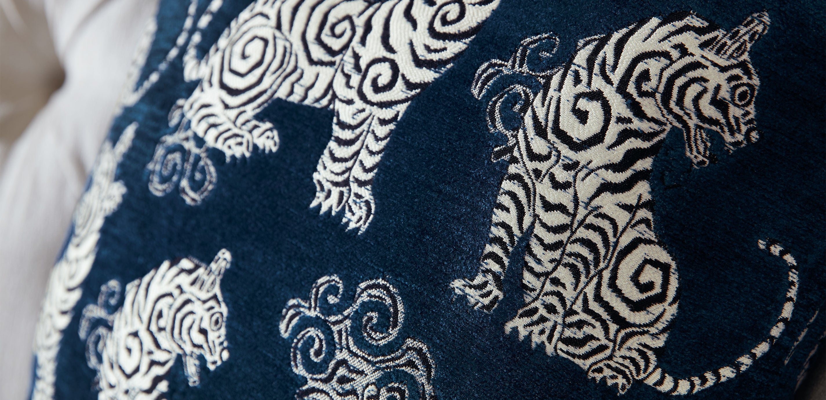 Velvet Tiger Pillow_3