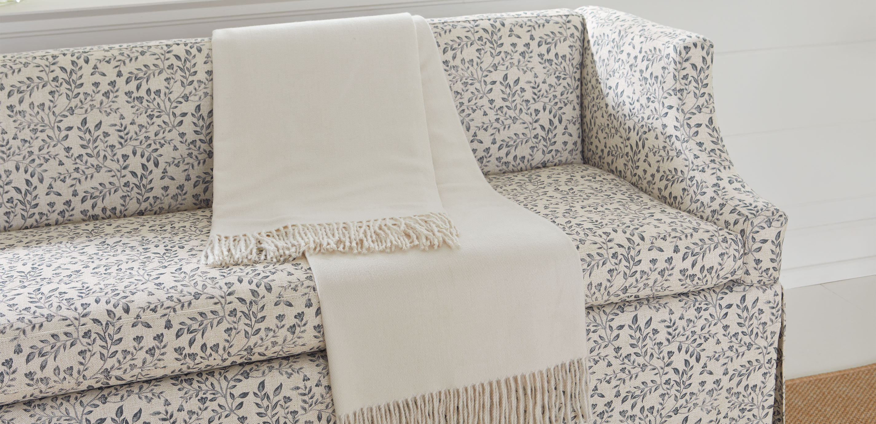 Samira Skirted Bench_7