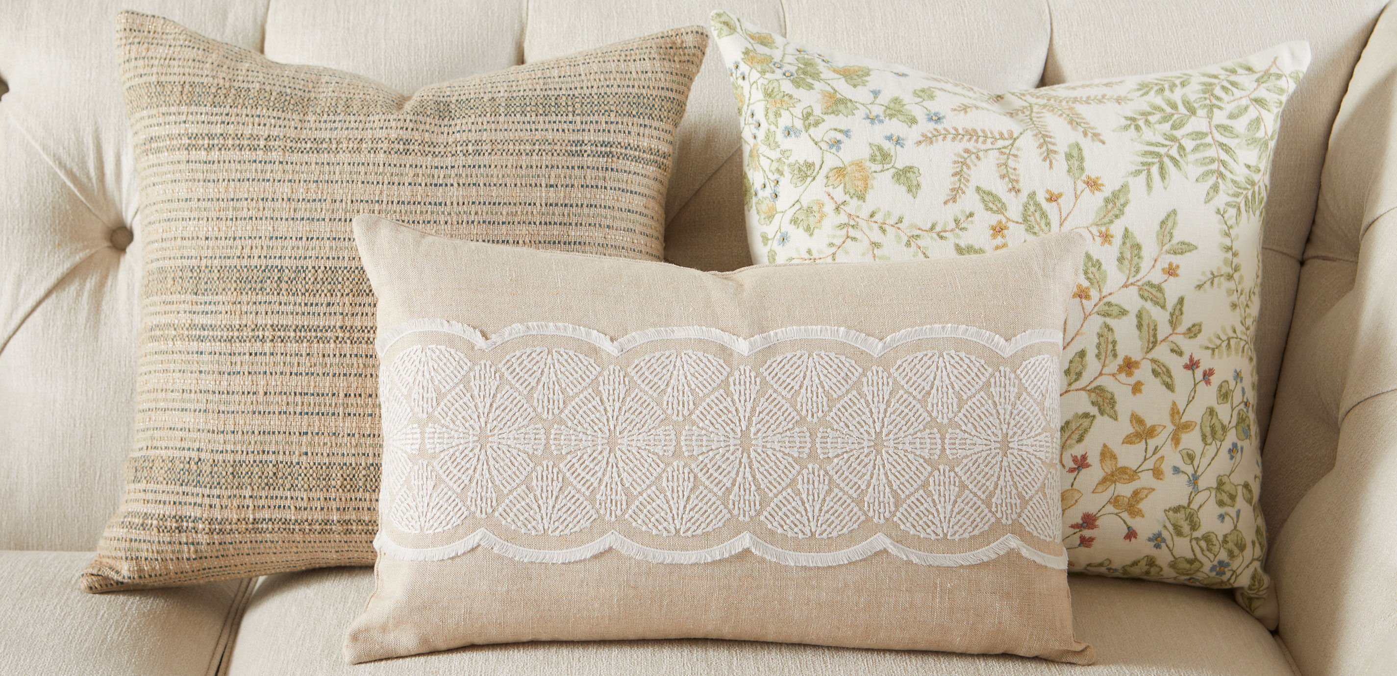 Linen Pillow with White Embroidery_3