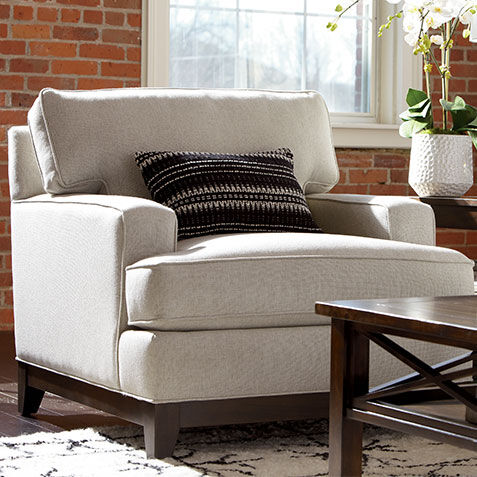 living room upholstered chairsphoto