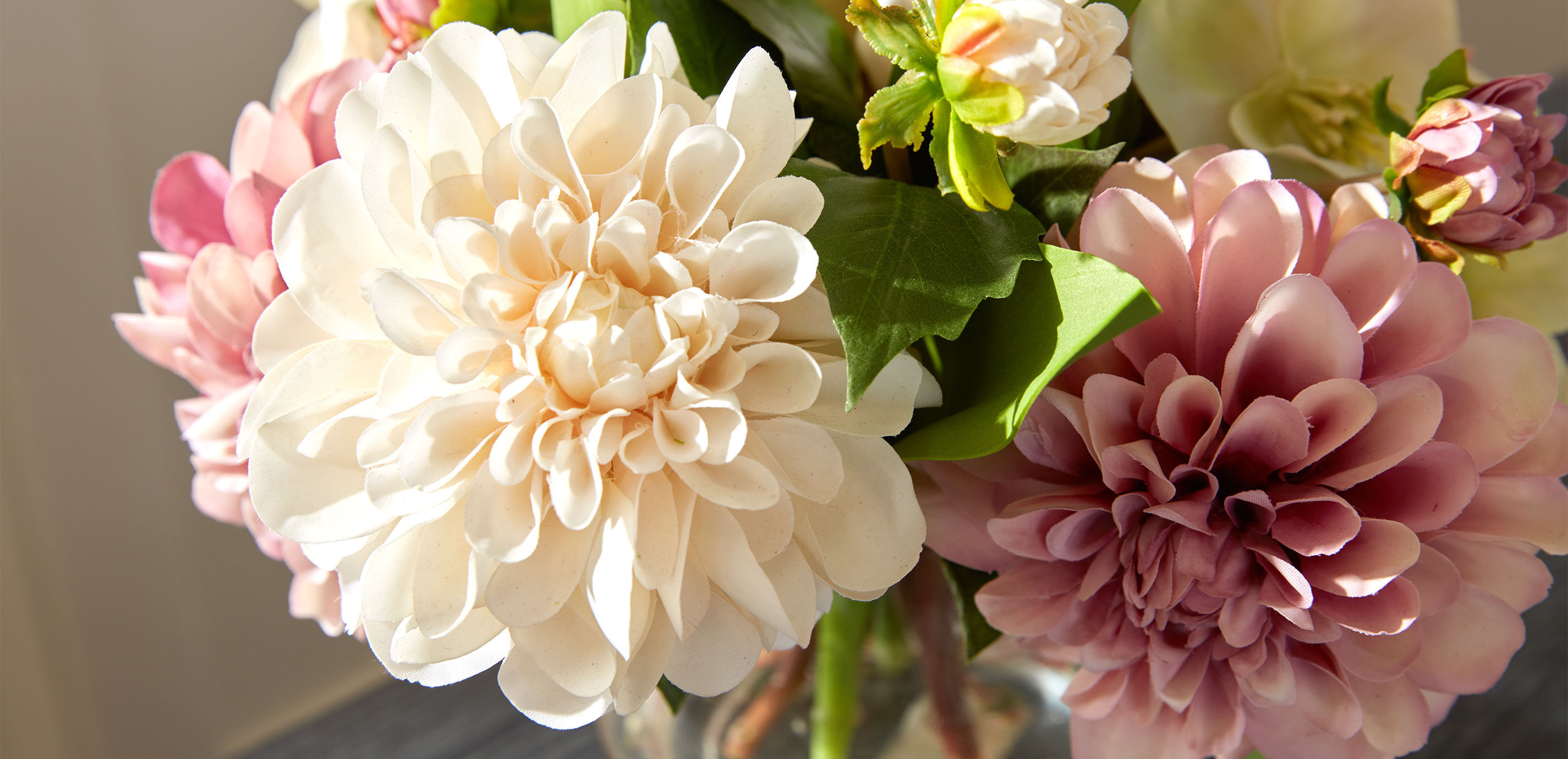 Dusty Lavender Dahlia Arrangement in Glass Vase_5