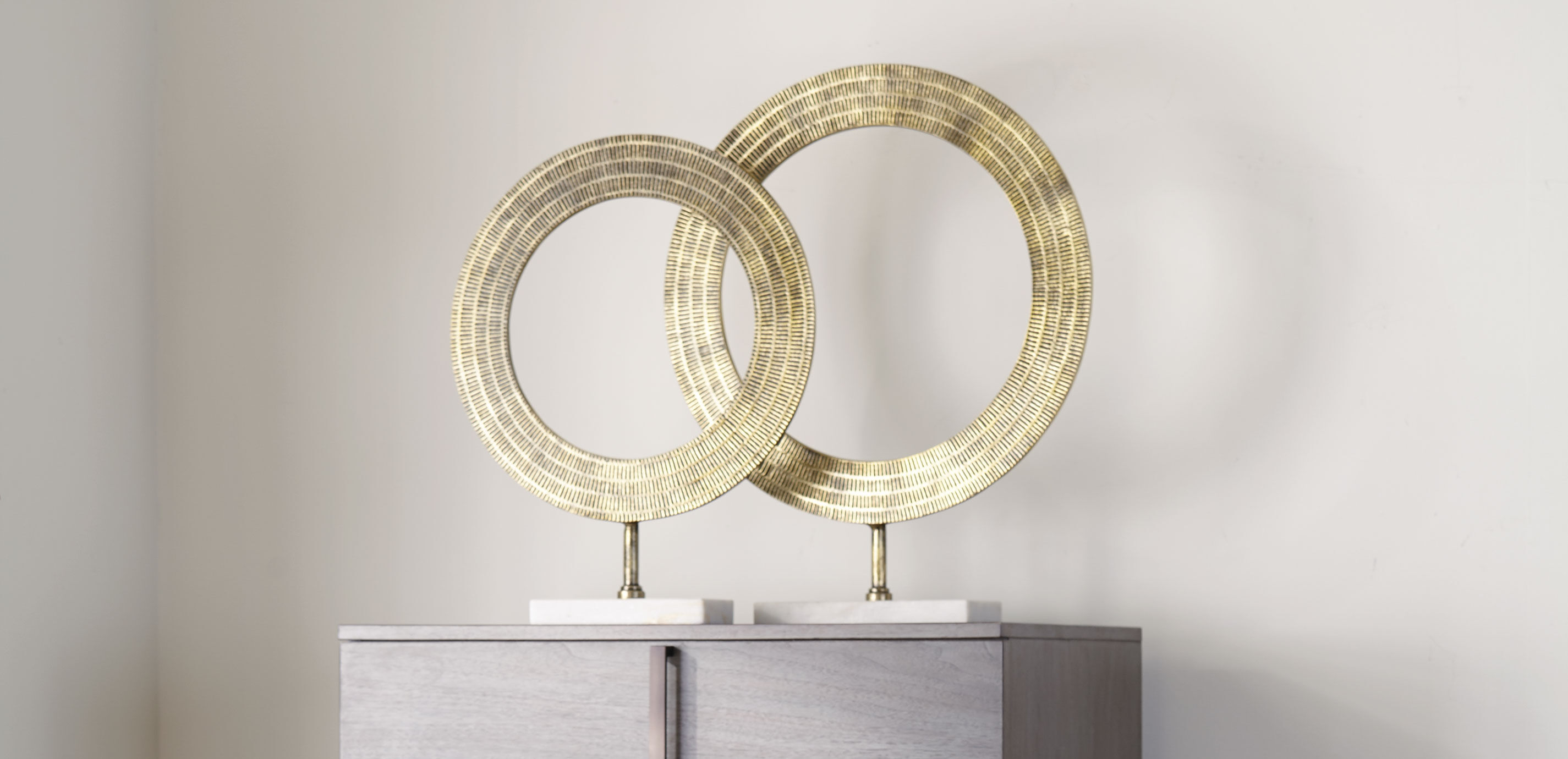 Devika Ring on Stand_5