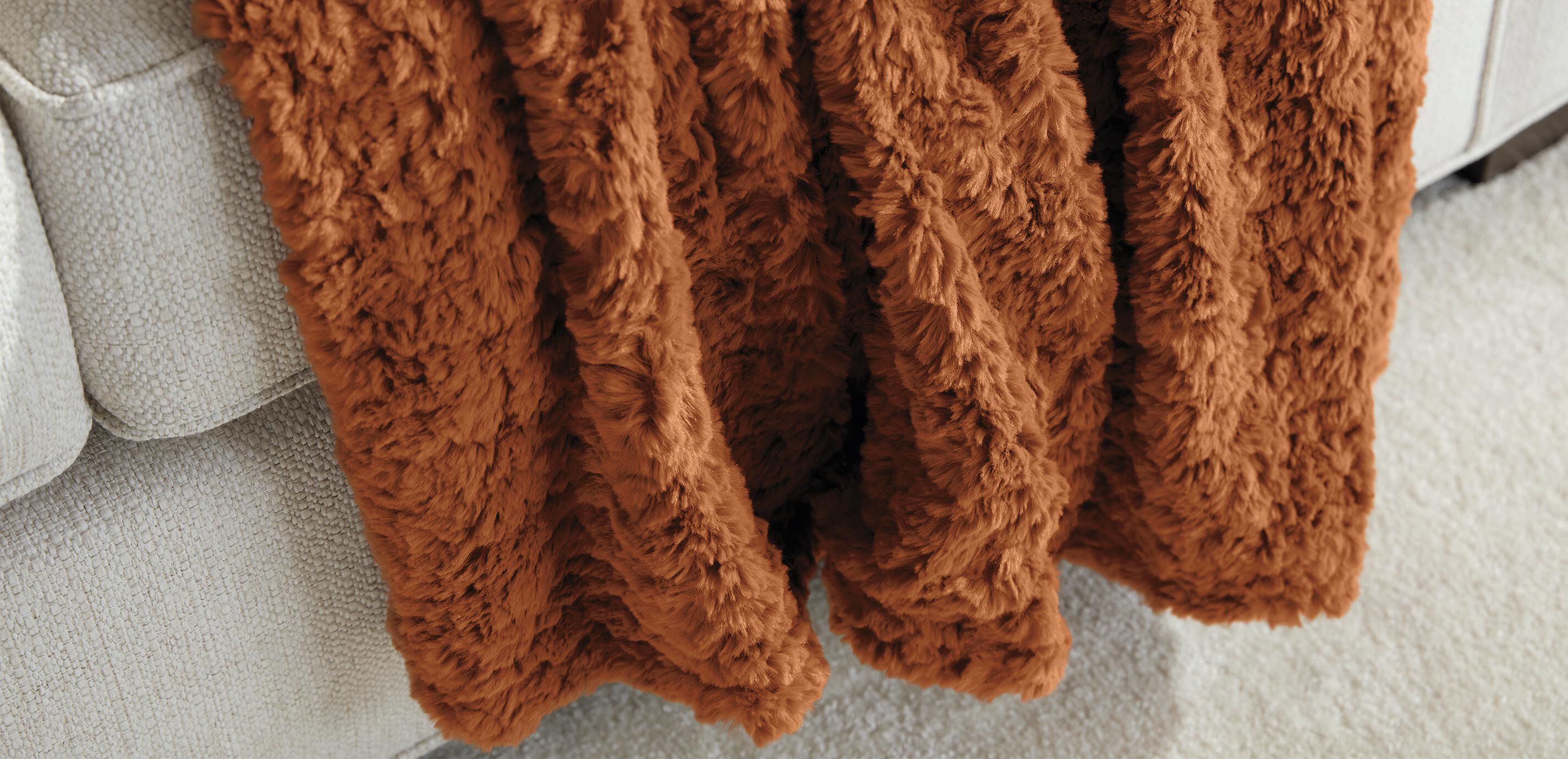 Faux Fur Luxe Throw_1