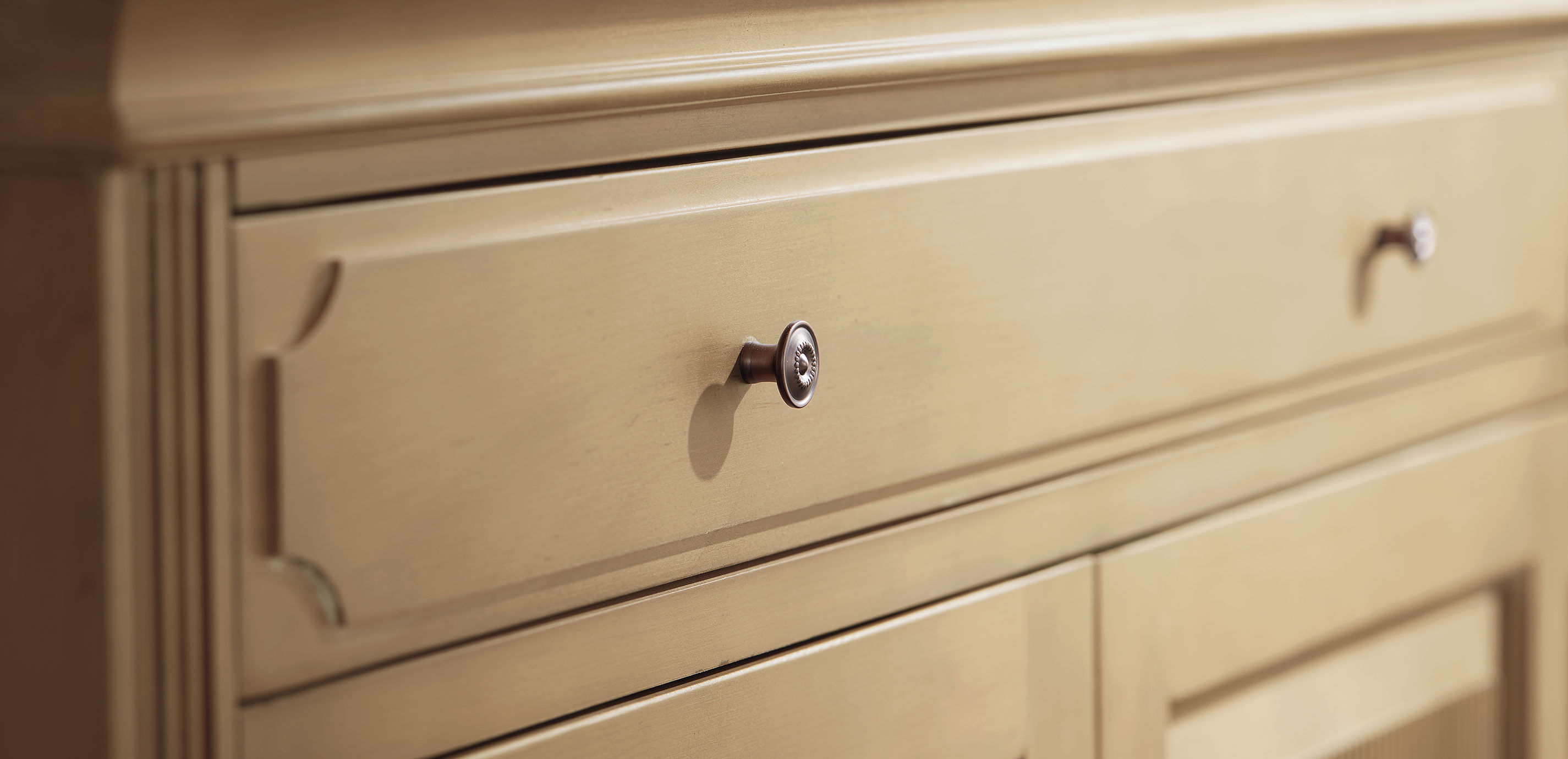 Davos Four-Door Wood Buffet with Breakfront Detail_11