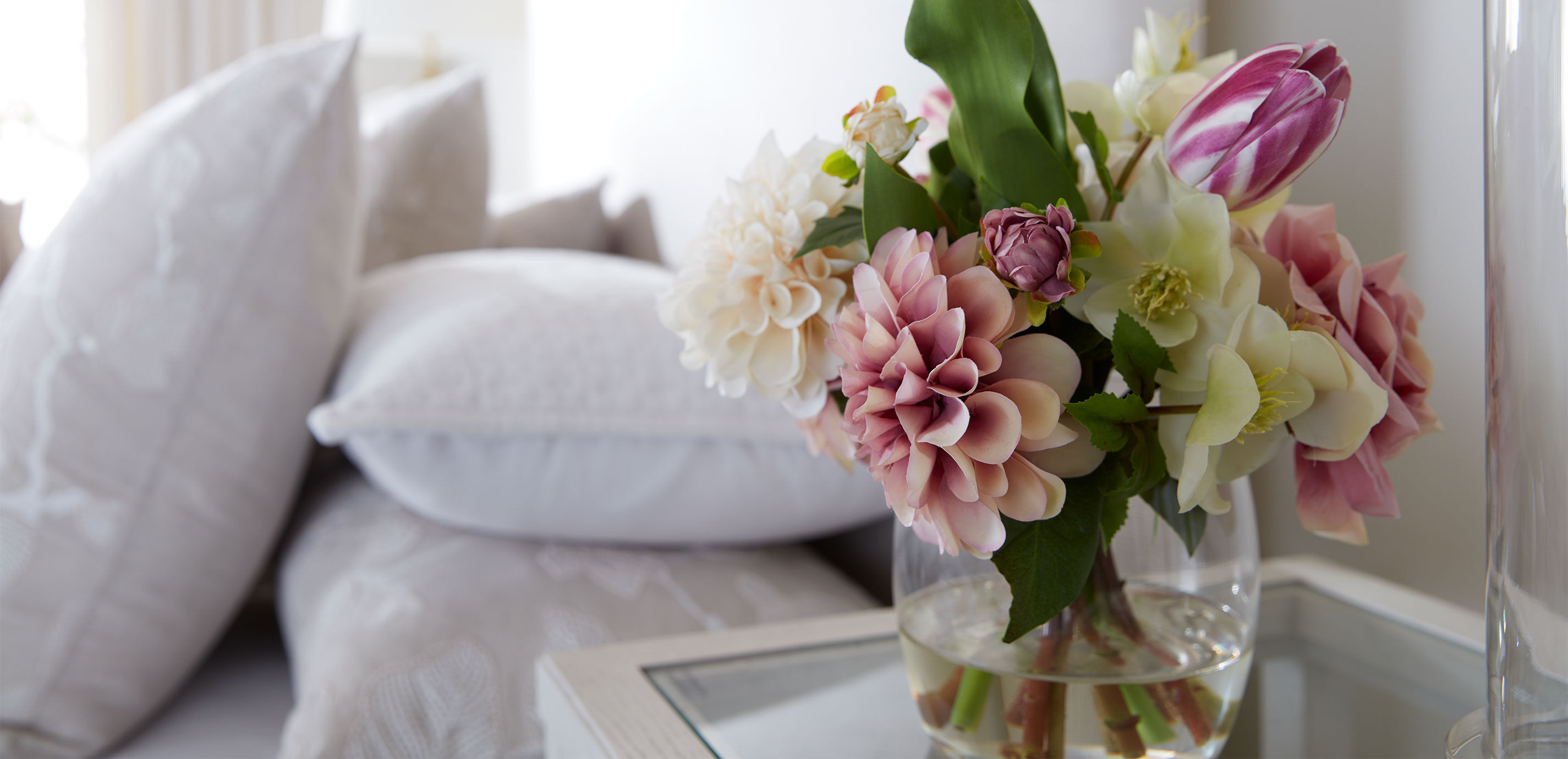 Dusty Lavender Dahlia Arrangement in Glass Vase_8