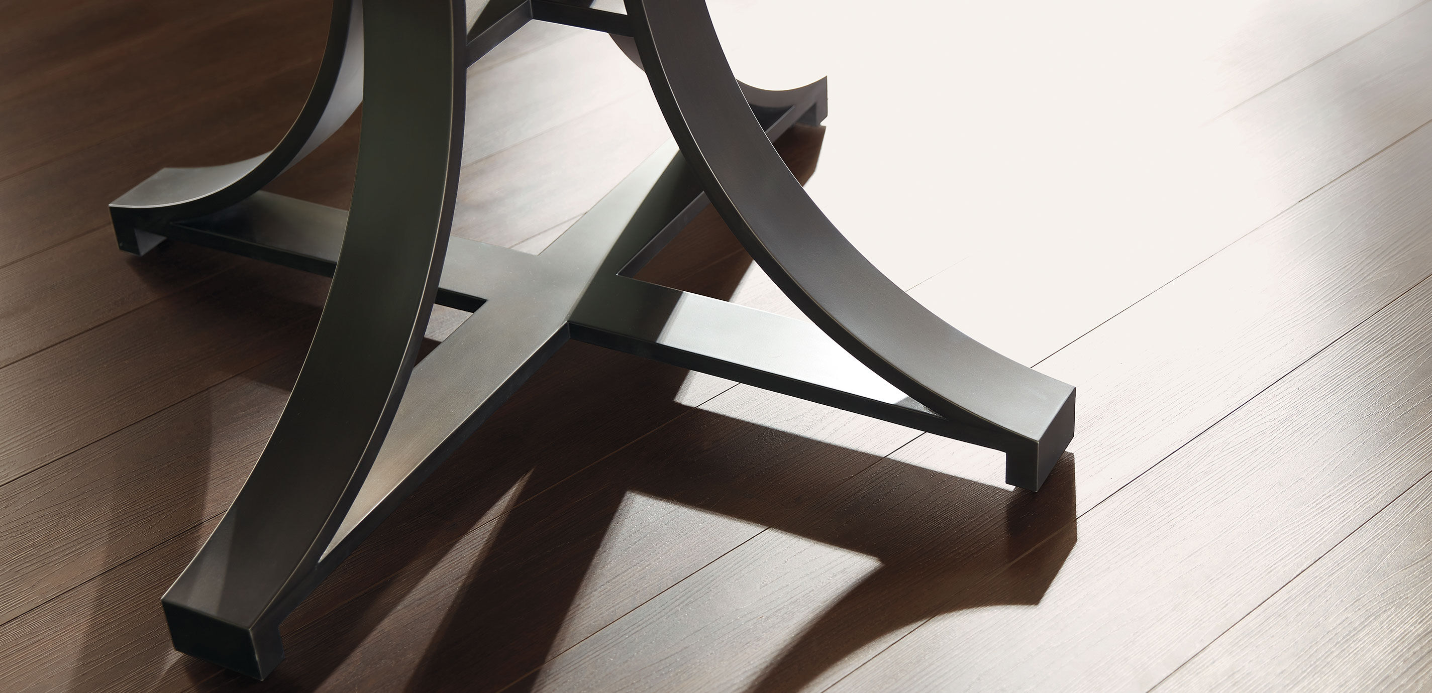 Evansview Round Dining Table_6