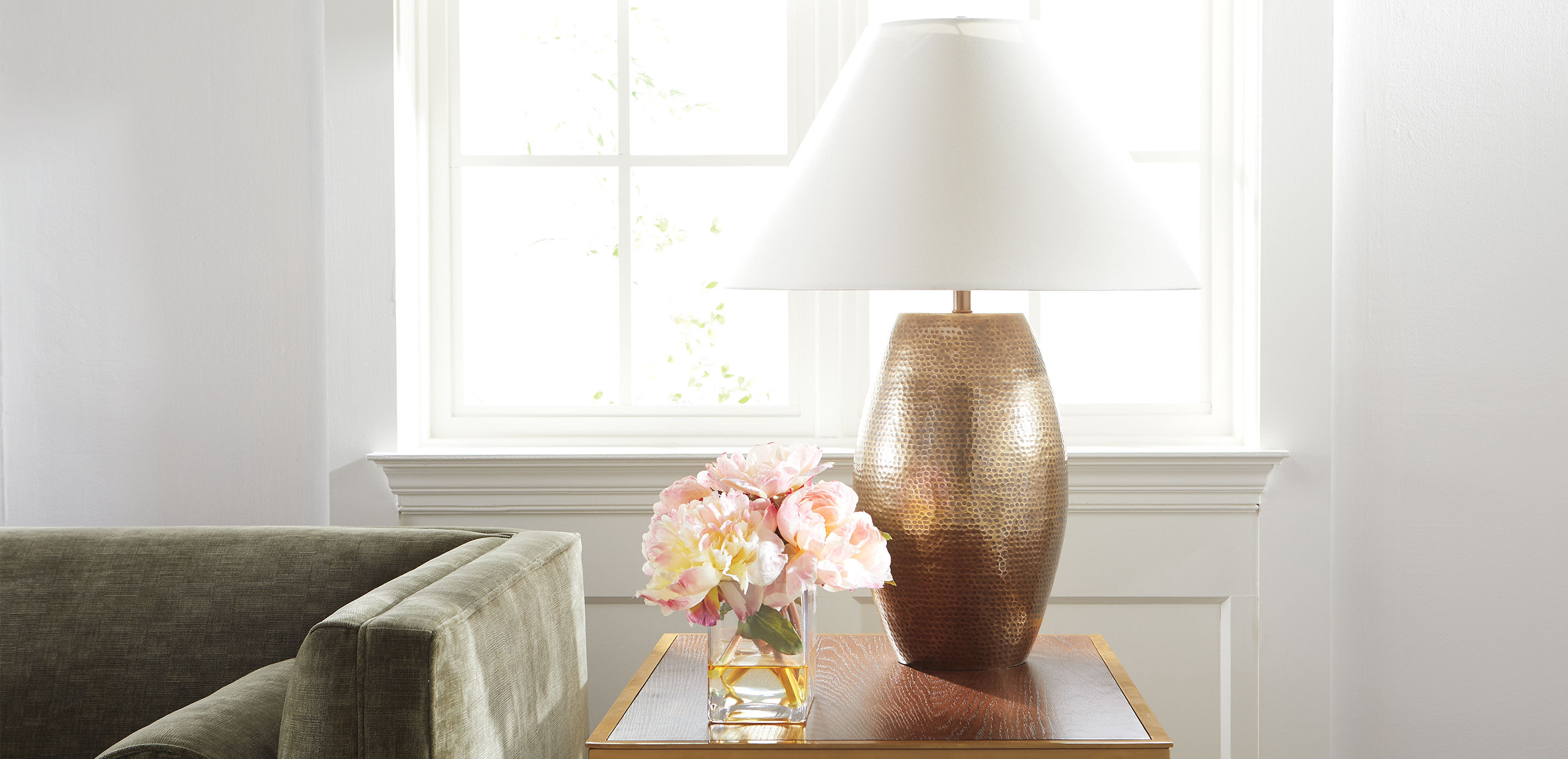 Peach Peonies in Rectangular Glass Vase_4