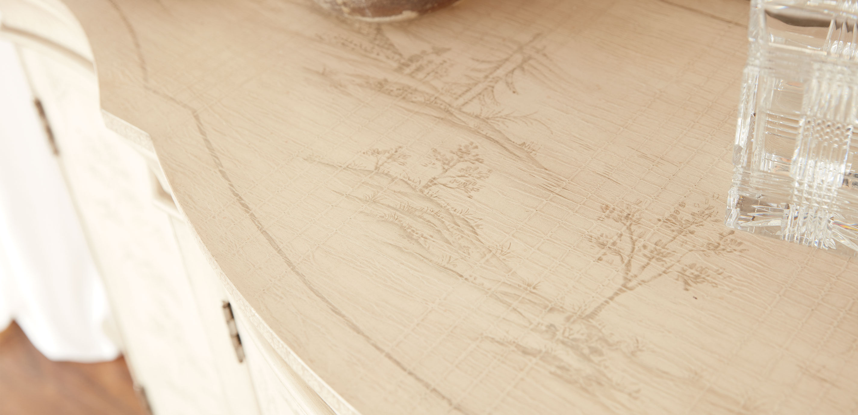 Vivianne Serpentine Console_10